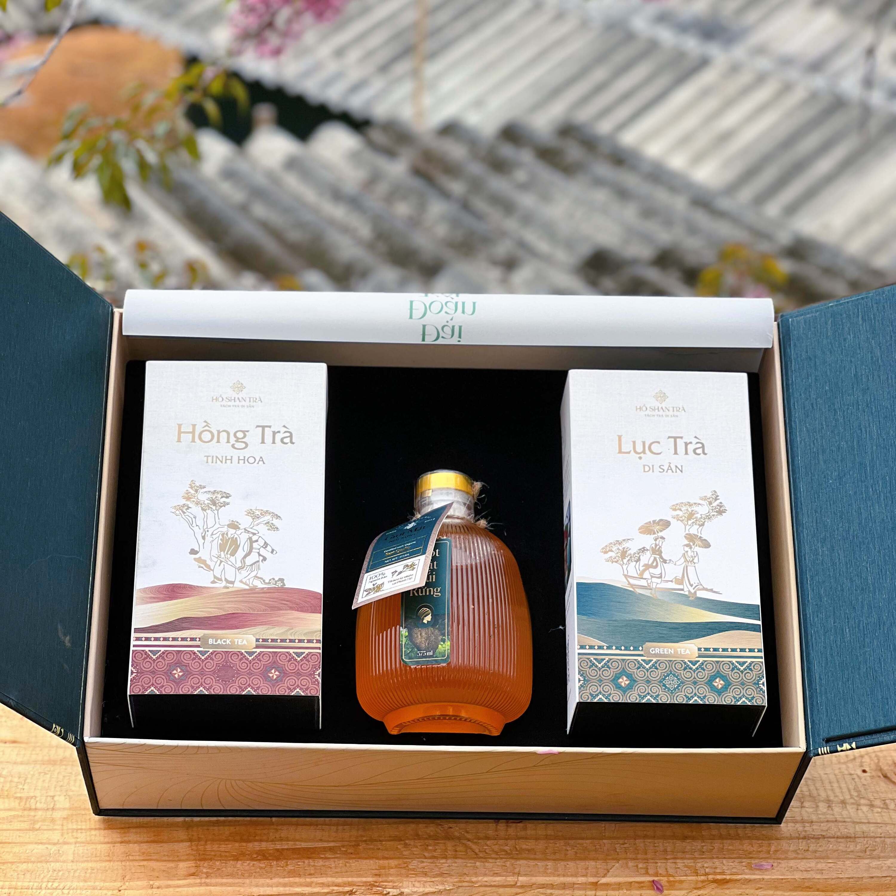 Hộp Quà Trà Shan Tuyết Cổ Thụ Đại Đoàn Kết